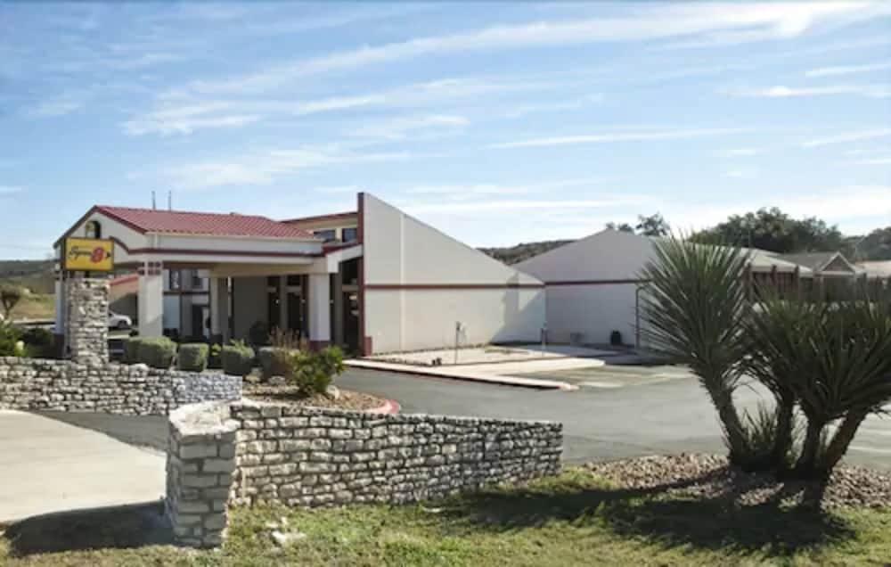 Super 8 By Wyndham Kerrville Tx Экстерьер фото