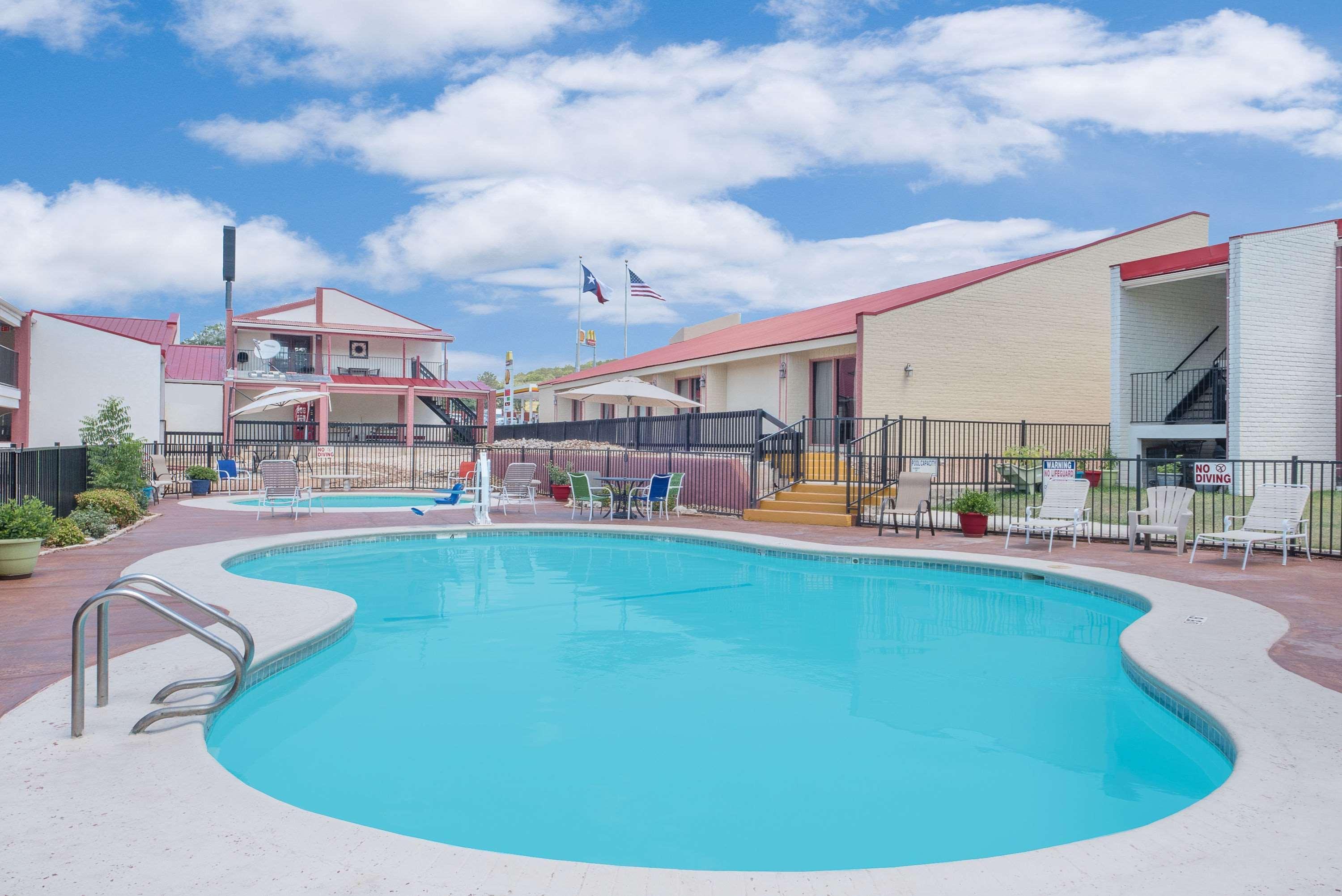 Super 8 By Wyndham Kerrville Tx Экстерьер фото