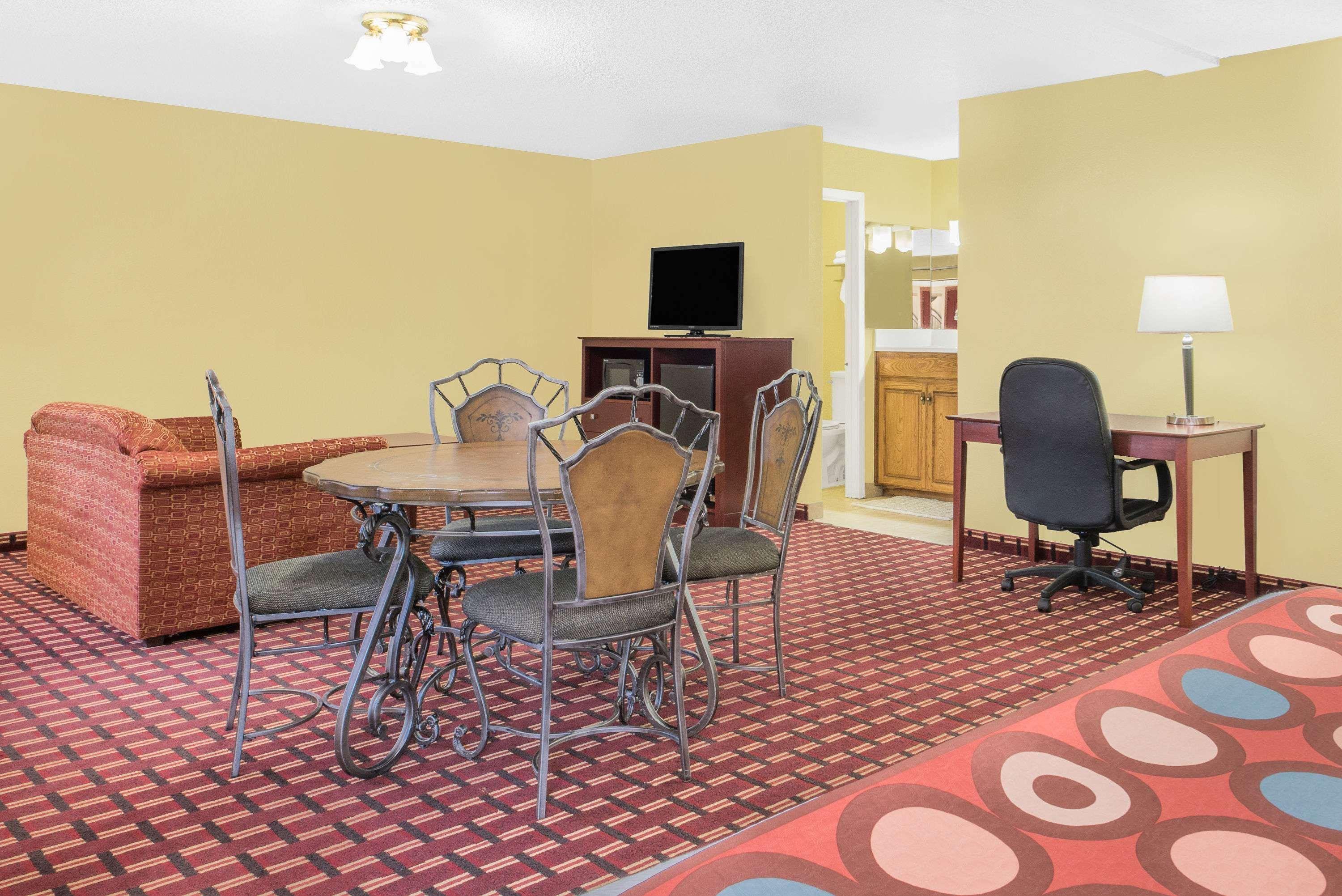 Super 8 By Wyndham Kerrville Tx Экстерьер фото