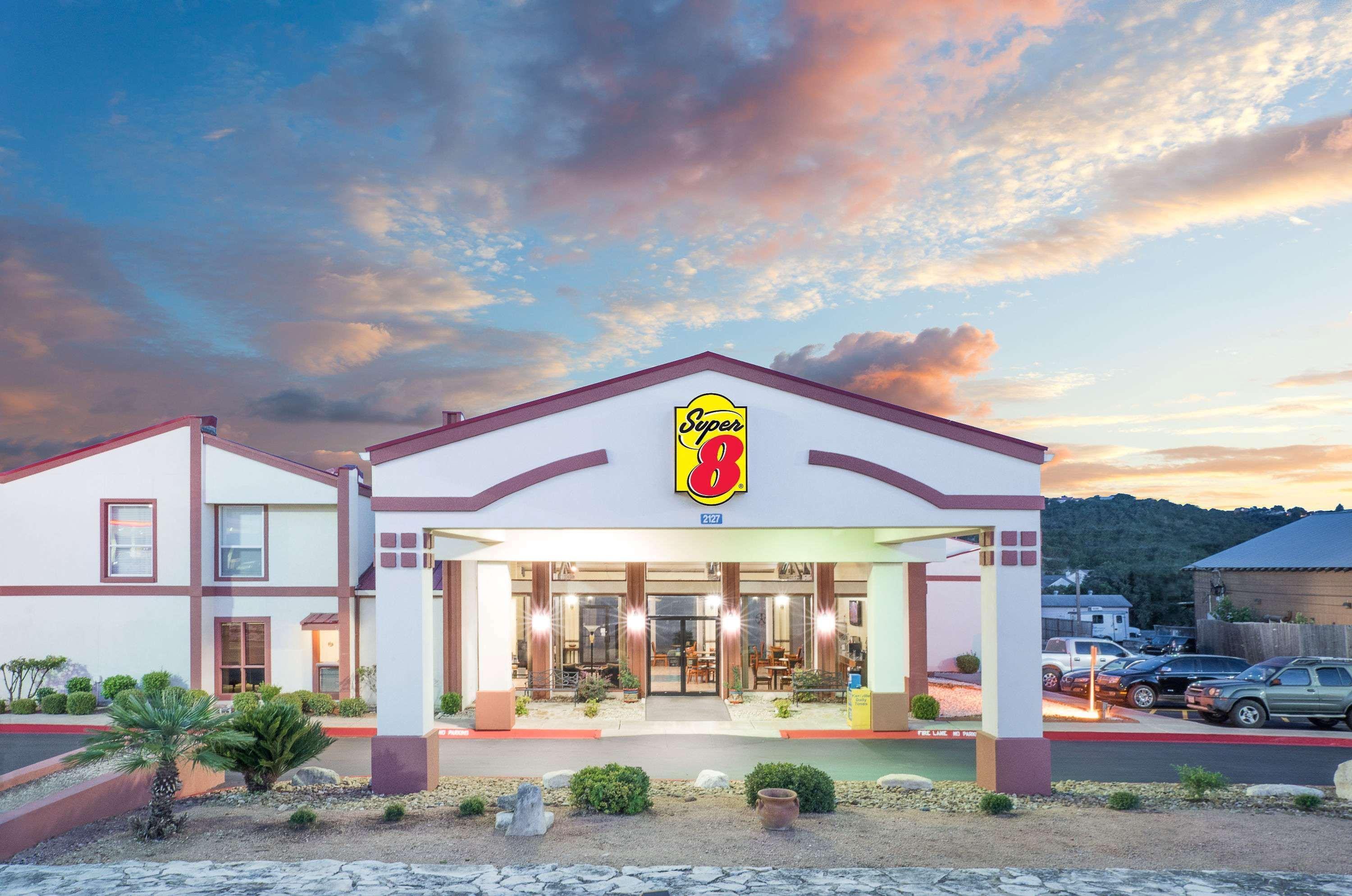 Super 8 By Wyndham Kerrville Tx Экстерьер фото