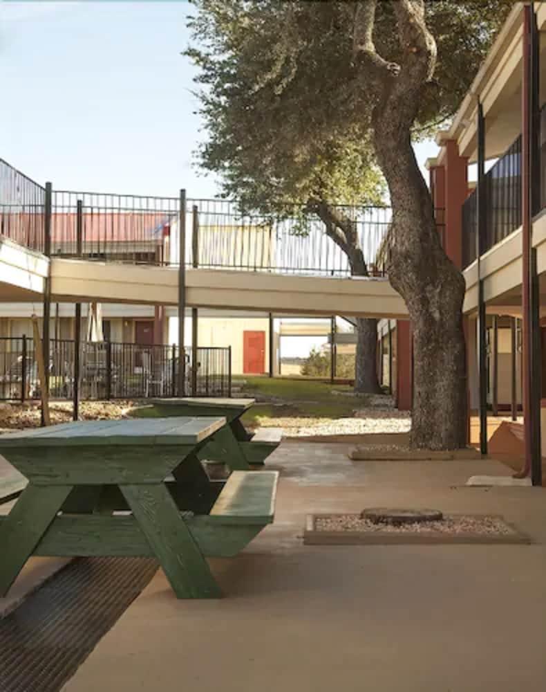 Super 8 By Wyndham Kerrville Tx Экстерьер фото