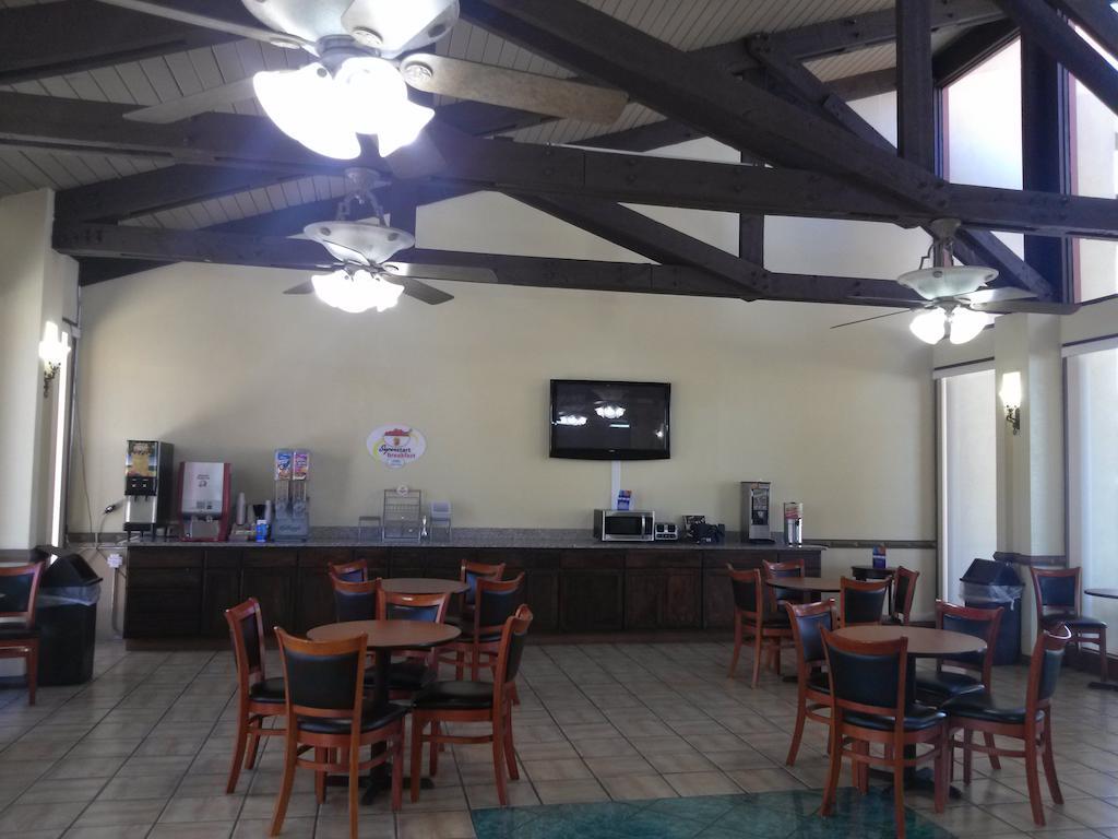 Super 8 By Wyndham Kerrville Tx Экстерьер фото