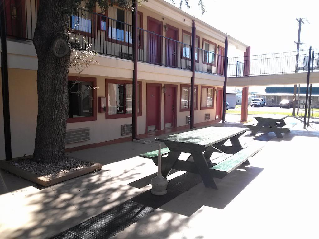 Super 8 By Wyndham Kerrville Tx Экстерьер фото