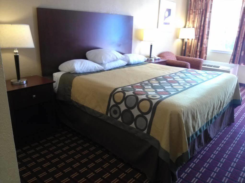 Super 8 By Wyndham Kerrville Tx Экстерьер фото